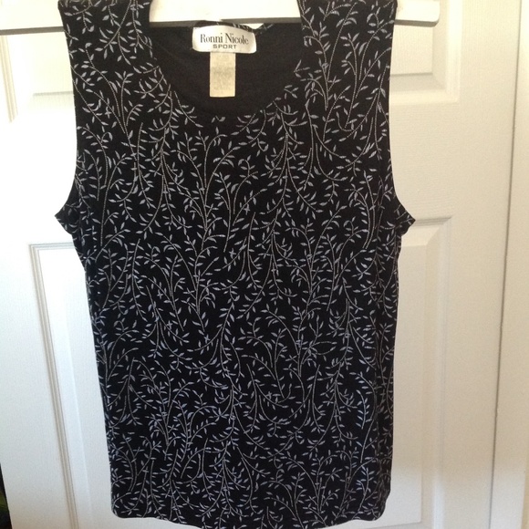 Ladies Tops - Picture 3 of 6